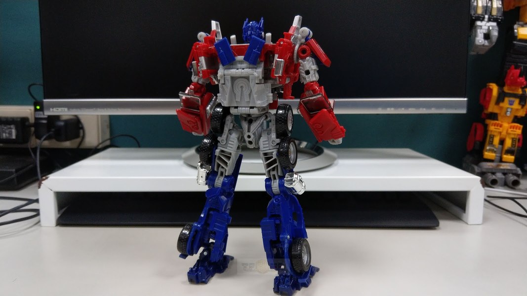 Bumblebee The Movie BB 02 Legendary Optimus Prime   In Hand Images Of TakaraTomy Exclusive Release  (9 of 40)